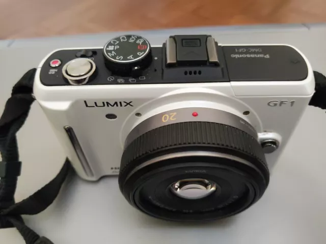 Fotocamera Lumix GF1 bianca perfettamente funzionante con ottica pancake 20mm