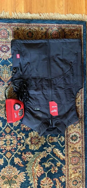 Mens Small Milwaukee 12-Volt Lithium-Ion AXIS Black Heated Vest & Batery