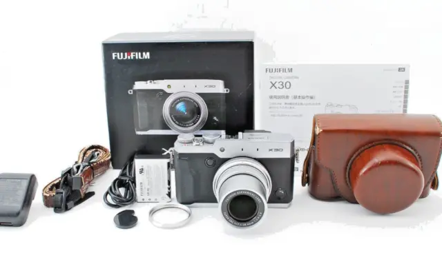 "MINT in Box" Fujifilm FinePix X30 12.0MP Compact Digital Camera Silver JAPAN