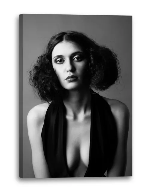 Lienzo/Marcos Retrato blanco y negro de la mujer hermosa con el decollete