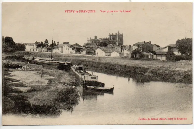 VITRY LE FRANCOIS - Marne - CPA 51 - vue sur les bords du canal PENICHES