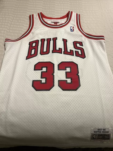 Mens Mitchell & Ness NBA Home Swingman Jersey Chicago Bulls 97-98 Scottie Pippen