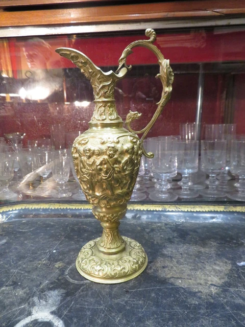 Paire de vases en Vieux Paris à décor floral, XIXe siècle