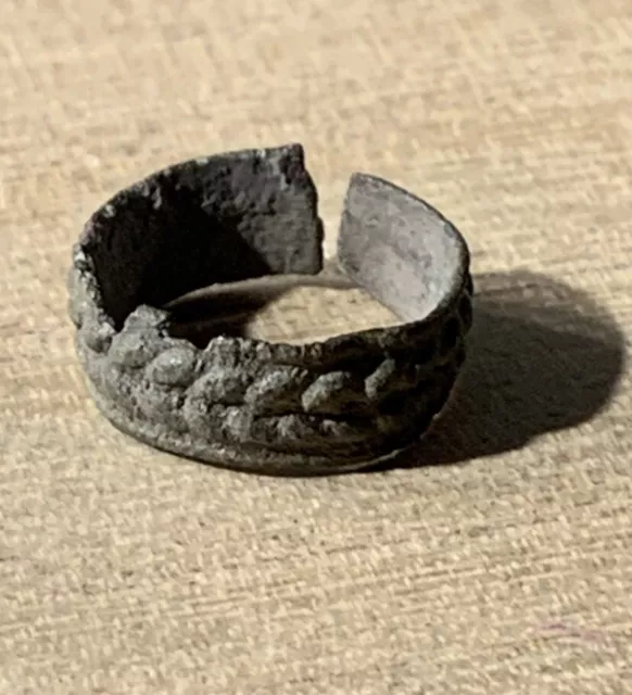 Ancienne Bague Enfant Viking en Bronze (IX-XI Siècle), décorée d’une Tresse 3