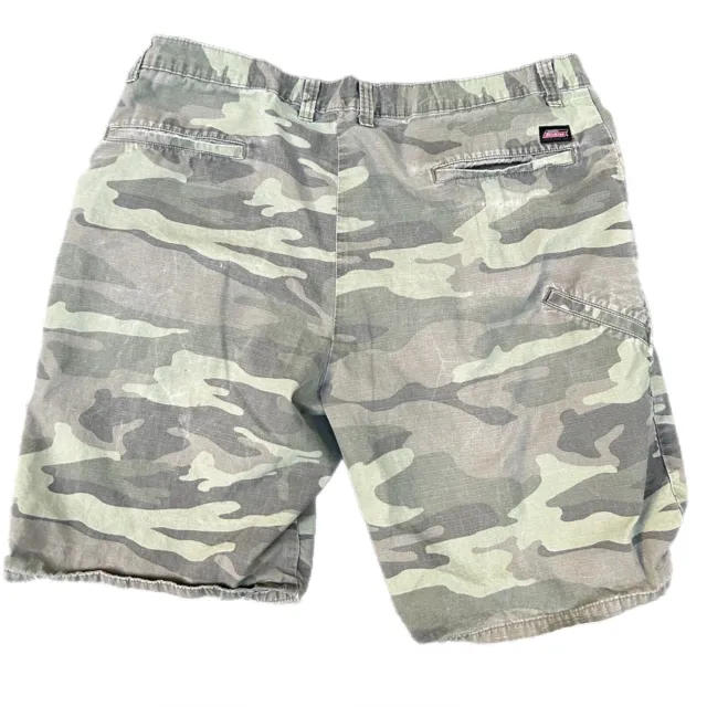 Dickies Vintage Cargo Army Green Camo Men’s Skate Shorts Size 38