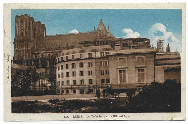 CPA " REIMS - La Cathédrale et la Bibliothèque