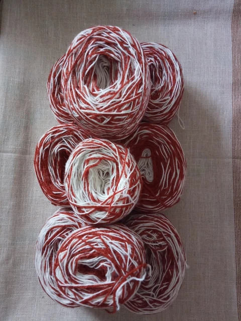Lot de 9 Pelotes de Laine Tons Rouges Rouilles et Blancs (755g)