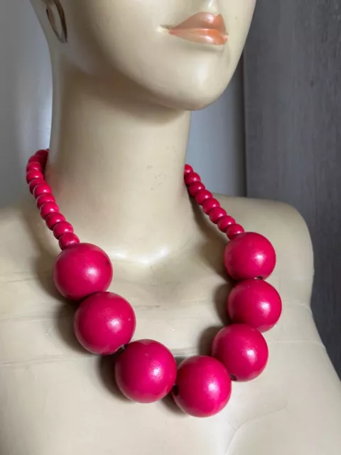 Unusual Vintage 1970s French Necklace - Huge Fuchsia wood beads (diam 4.25") 22" 2