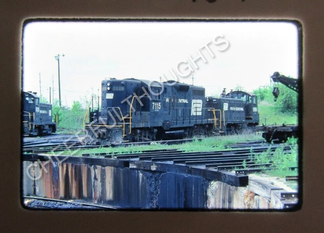 Original '76 Ektachrome Slide PC Penn Central 7115 GP9 9099 Engine House   36K31
