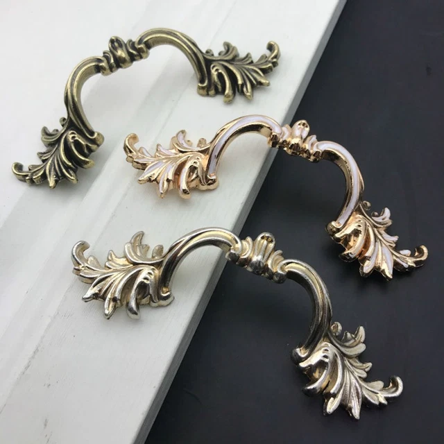 sculptées Armoire Garde-robe Poignée de porte Le Cabinet tire Boutons de tiroir