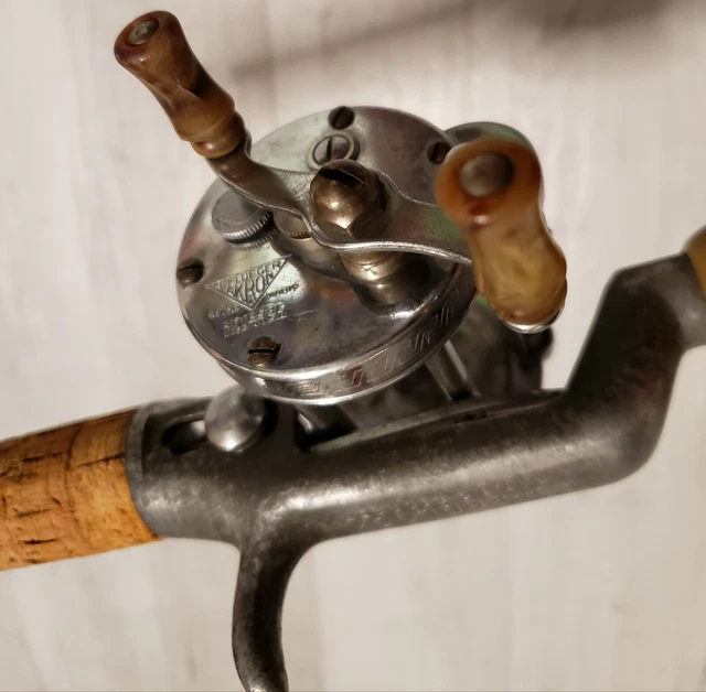 VINTAGE PFLUEGER AKRON No. 1893L Chrome Fishing Reel Casting Reel U S A Collecti