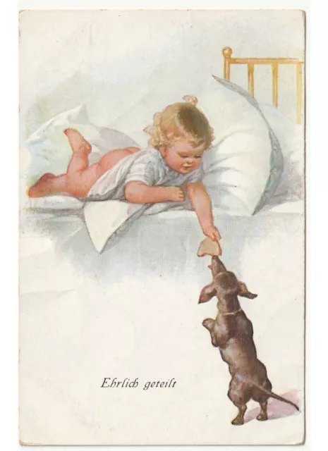 Vieille Carte Postale Petite Fille Lit Nourriture Chien Teckel