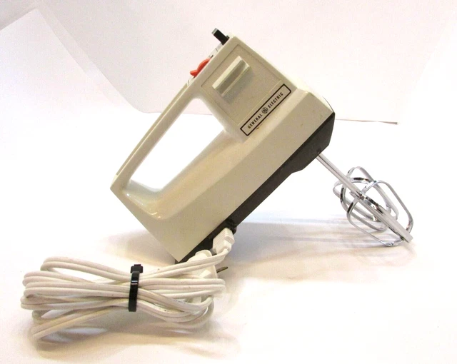 VINTAGE GE GENERAL Electric 3 Speed Portable Hand Mixer White Brown