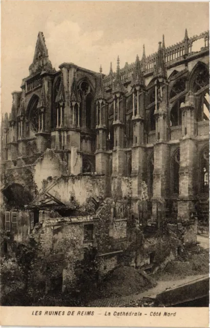 CPA MILITAIRE Les Ruines de Reims-La Cathédrale (315911)