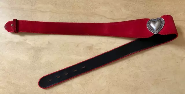 Cintura tradizionale donna con cuore rosso lunghezza variabile per 75 - 85 cm {#51}