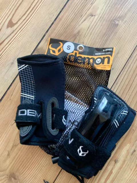 Demon - Ski/Snowboard Wrist Guards V2 - Black Snow/Protection size Small