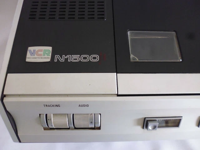 Vieux Enregistreur De Cassettes Vidéo Vhs écran De Chronomètre Vcr Vue Avant | Photo Premium