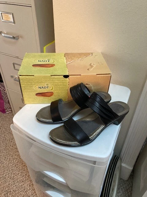 Naot Shoes Womens 39 8 Black Leather Slip On Casual Comfort Sandals Heels