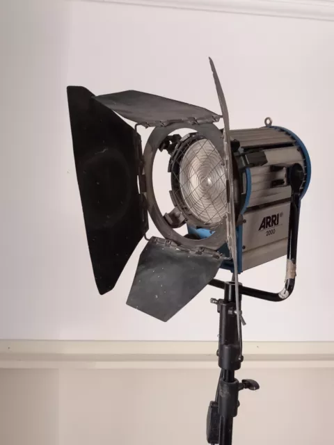 Arri 2000 2k Tungsten Continuous Studio Light Spotlight with Fresnel and Barn Do