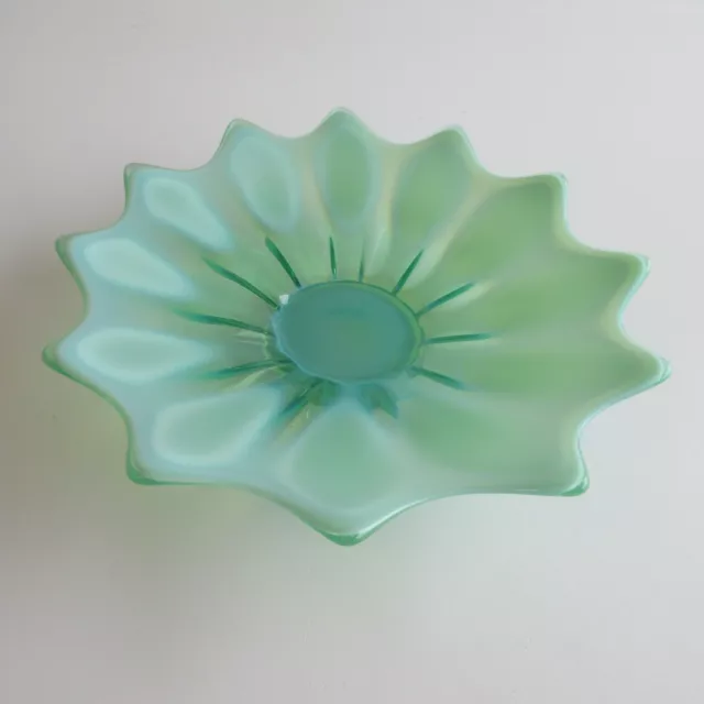 Beautiful Fostoria Green Opalescent Heirloom Starburst Glass Dish Bowl