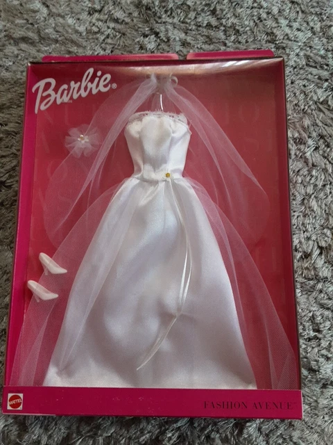 2000 Barbie Fashion Avenue-Mint Classic Outfit 27294 (As shown