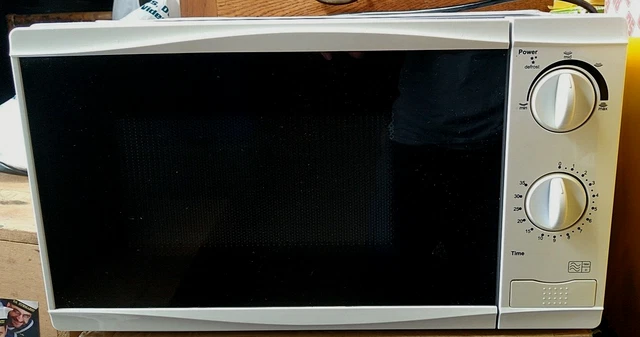 TESCO MICROWAVE OVEN MM08 White 700W 17litres 15.00 PicClick UK
