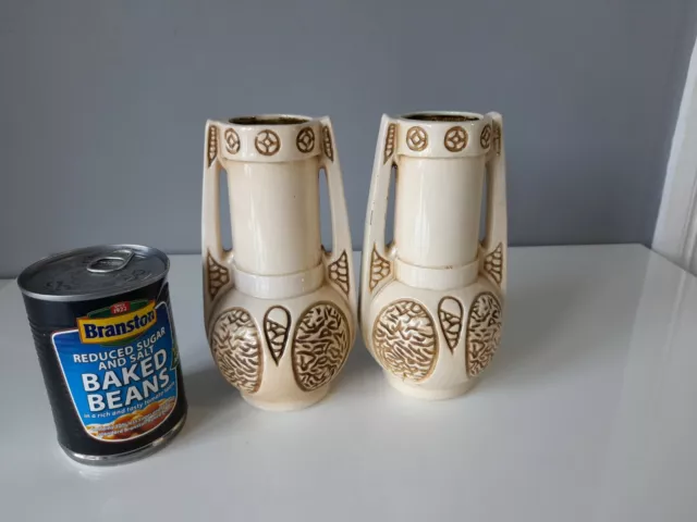 2 x Cream Bretby Clanta 2406D Vases - 1920's - 18 cm Tall