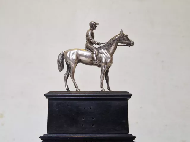 Royaume-Uni ? - Miniature en argent d'un cavalier et cheval au dressage - 1920 2