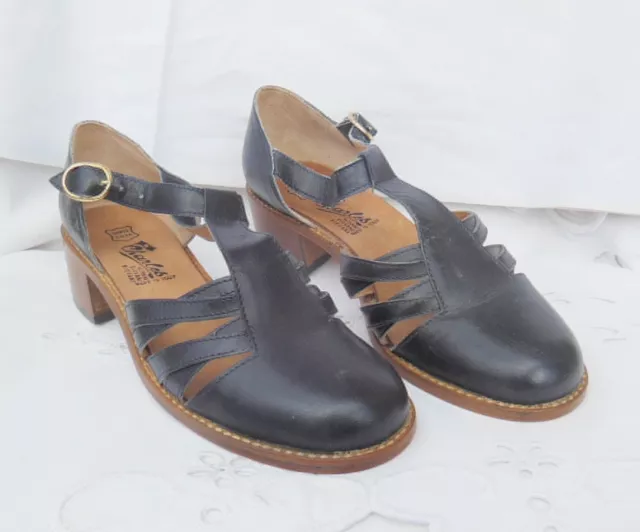 Ancienne paire de chaussures pour femme en cuir " Charles Giovani " 6.5 / 36