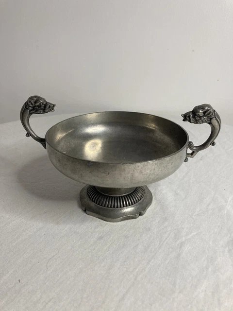 COUPE À DEUX ANSES EN ARGENT GEORGE II par Thomas Farren, Londres COUPE À DEUX ANSES EN ARGENT GEORGE II par Thomas Farren, Londres
