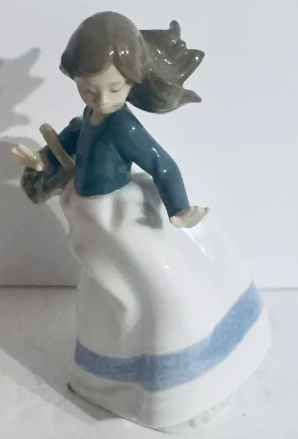 Nao By Lladro Daisa Handmade Figurine In Spain 1988 Windy Day Girl Flower Basket