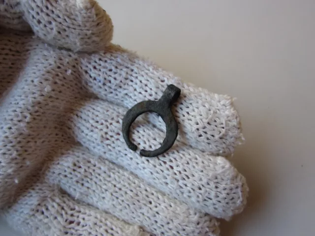rare ancient Roman bronze perfect lunar amulet pendant. 2