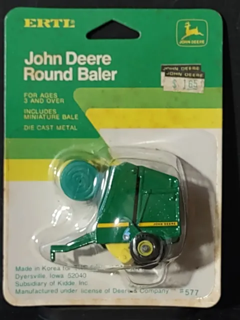 ERTL, John Deere Round Baler w/Miniature Bale #577, 1:64 scale, NOS MOC