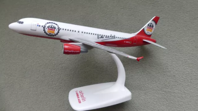 Air Berlin A 320, Modellflugzeug " Fan Force One " limit.