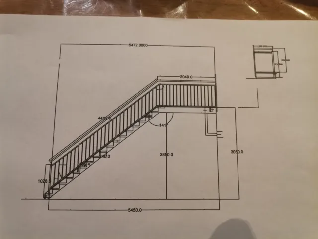 Treppe mit Gitterrost Stufen