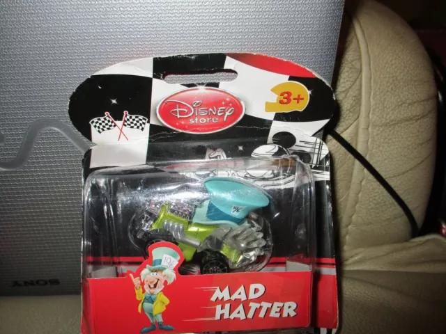 Disney Store Mad Hatter Racer Voiture Moulée Sous Pression Alice Wonderland Très Rare Flambant Neuf