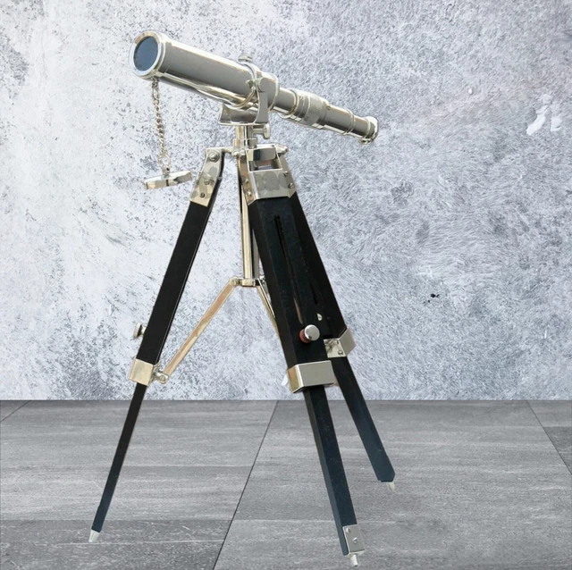 TELESCOPE EN LAITON SUR TREPIED EN BOIS Collection Antique Finition