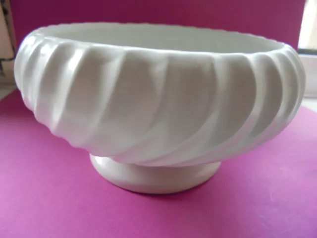 Vintage Dartmouth Pottery White Ribbed Vase / Bowl No. 218 Made In England 2