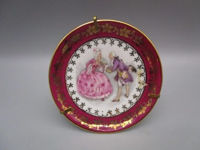 Assiette miniature ancienne en porcelaine de Limoges