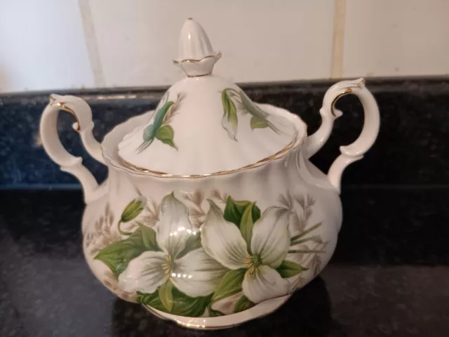 Royal Albert  TRILLIUM two handled sugar bowl with lid