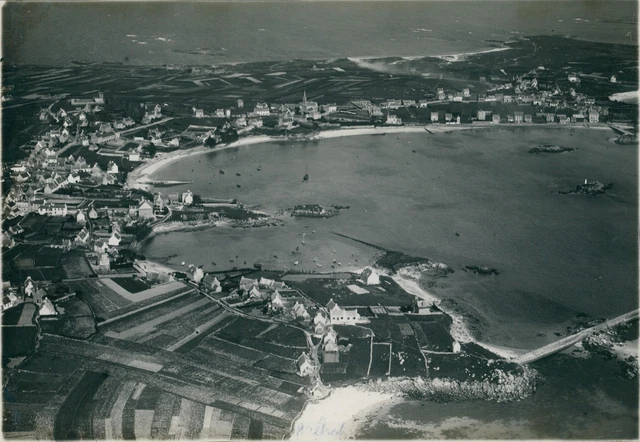 France,  l&#039;île de Batz, Vue aérienne, 1933, vintage silver print vintage si