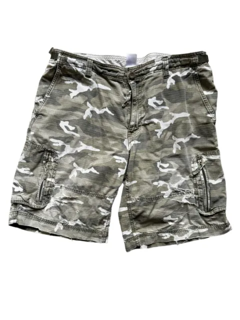 THE NORTH FACE Distressed Cargo Camo Rip Stop Shorts Men’s Size 38 $13. ...