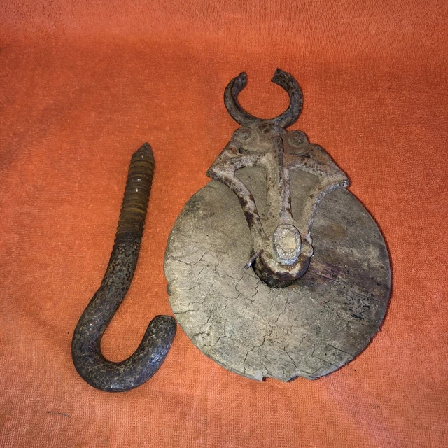Antique Vintage Cast Iron/wood Hay Trolley Line Pulley Barn With Hook.