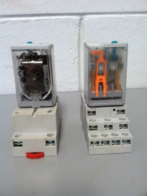 One (1) Siemens 3Tx71 Relay With 3Tx7144-4E3 Base