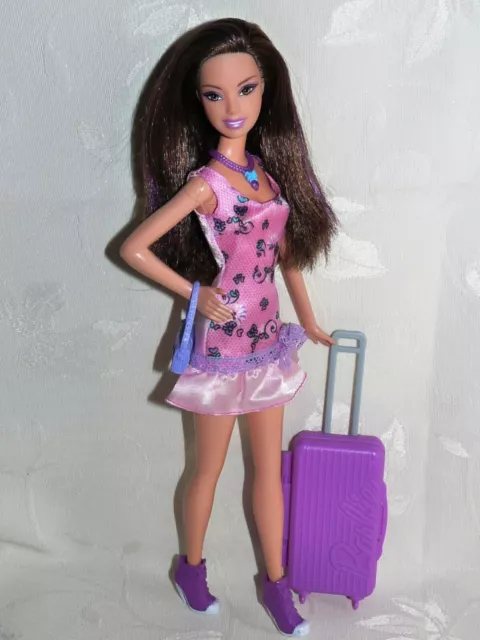 BEAUTIFUL BRUNETTE BARBIE DOLL with BARBIE SUITCASE & BAG