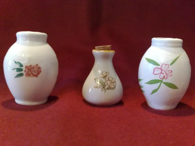 3 Miniatur - Vasen, Keramik, Weiß, Bemaltes Porzelan, Blumenvase