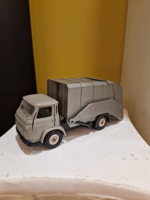 Camion benne à ordures miniature Saviem SM5C 1/43 Norev Made in France Collection - Collection