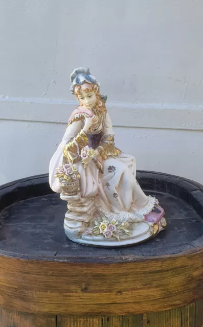 Bellissima Statua Capodimonte Donna Ceramica Capodimonte 22 X 17 X 16 Porcellana