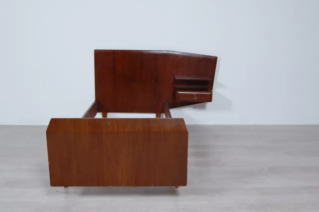 Struttura letto singolo design anni ’50 modernariato. Testata con comodino.