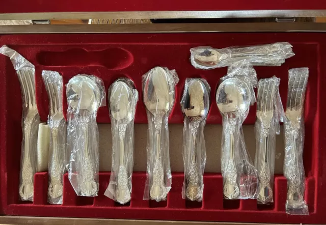 Rodd EPNS silver plated 44 piece cutlery timber canteen, Camille pattern As New 2